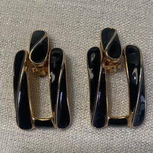 Vintage drop clip earrings in Black and gold.